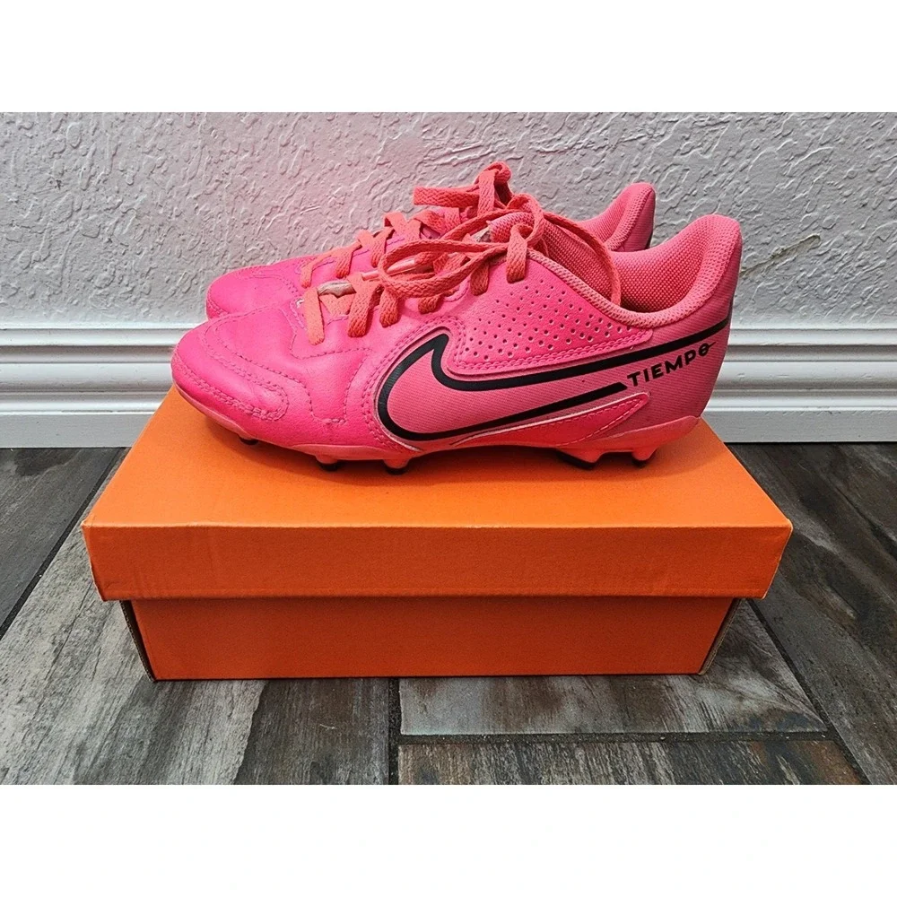 Kids Nike Jr TIEMPO LEGEND 9 Club Soccer Cleats, Hot Pink, Size 1.5Y